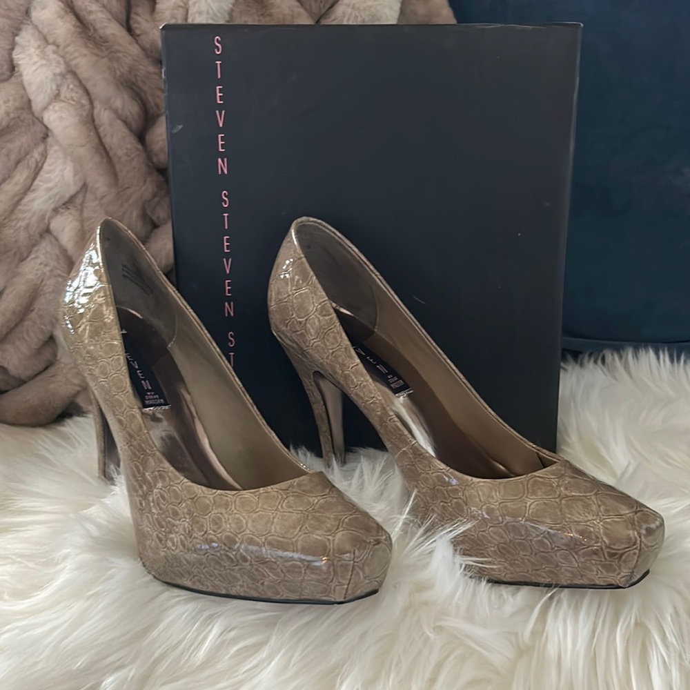 Steve Madden square toe patent heel